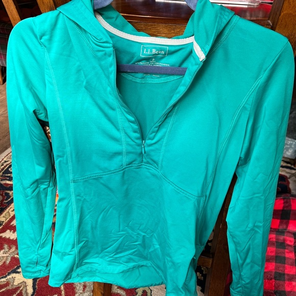LL Bean active hooded top - Picture 1 of 5